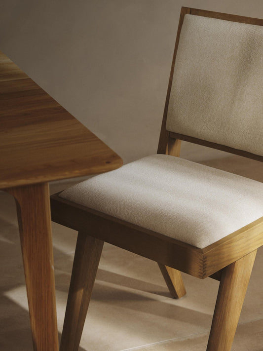 Chaise SISSI en bois massif et tissu – Chaise design moderne