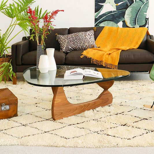 NOGUCHI | Table basse sculpturale en verre et noyer | Ryo Design